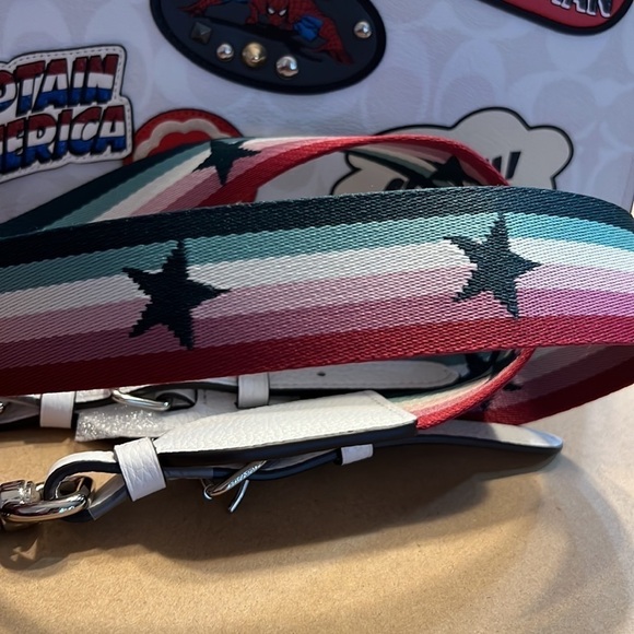 Coach Marvel Jes Messenger In Signature Canvas With Patches. - Picture 7 of 10